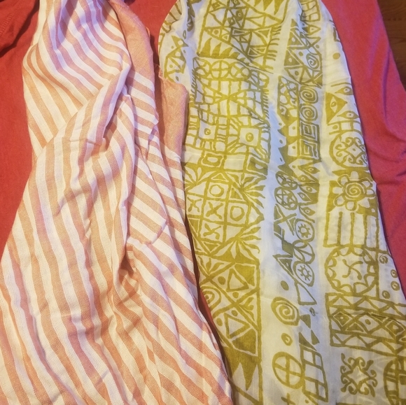 2 scarves - Picture 1 of 1